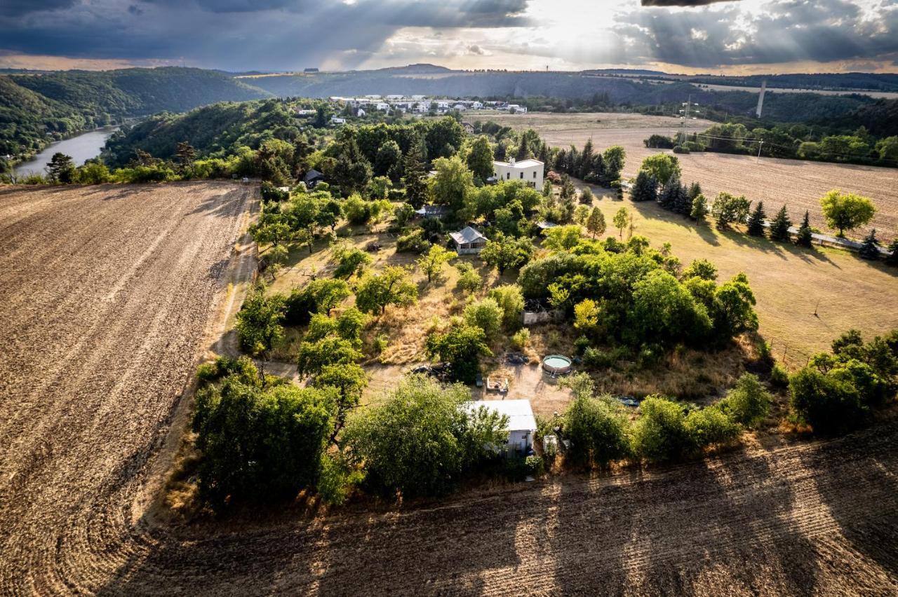 Tiny House - Chatka V Rezi U Prahy Husinec  Buitenkant foto