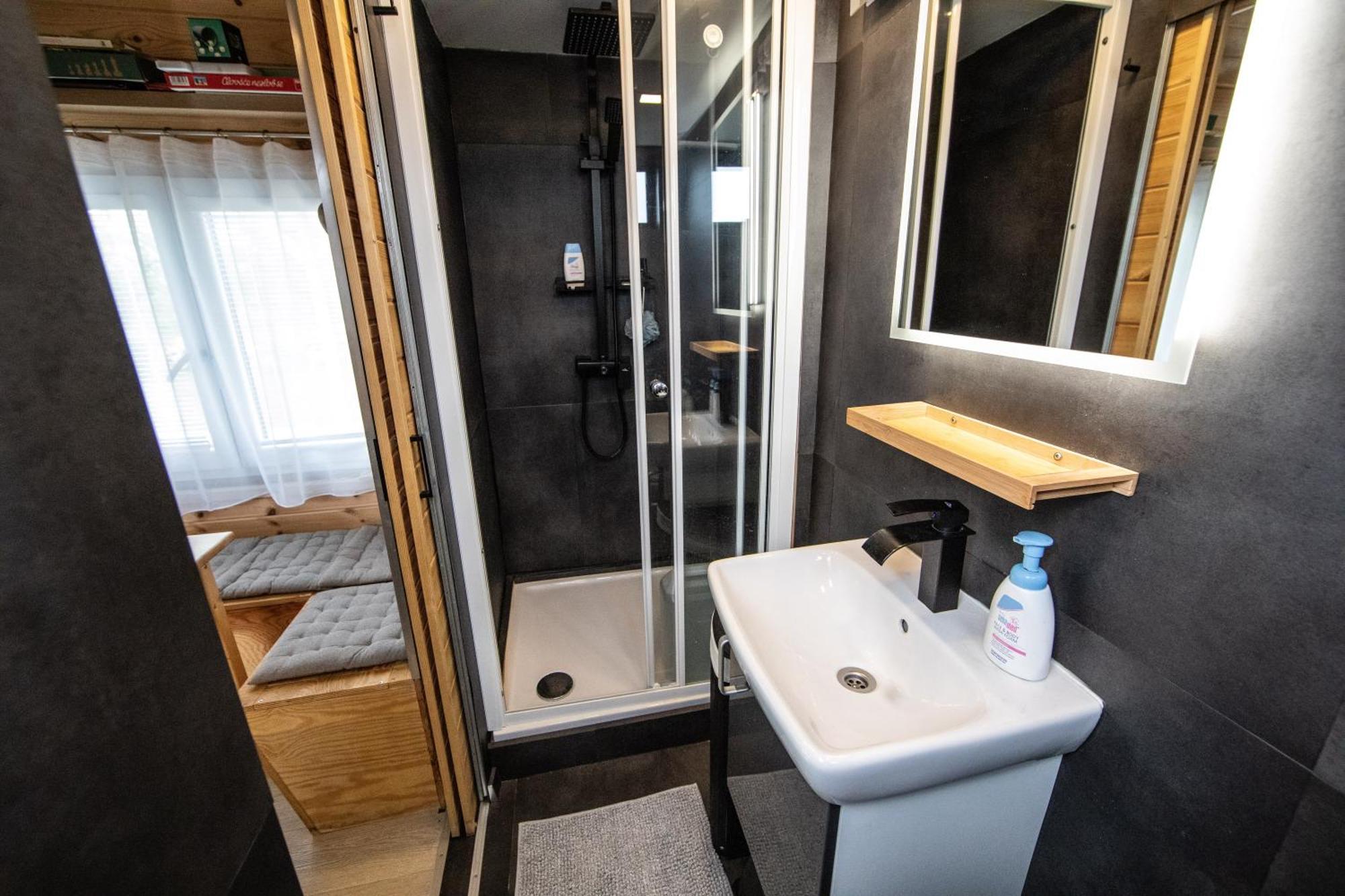 Tiny House - Chatka V Rezi U Prahy Husinec  Buitenkant foto